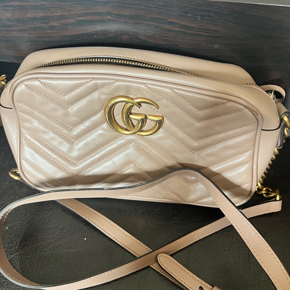 Gucci GG Marmont Small Matelassé Leather Camera Bag - Picture 2 of 9